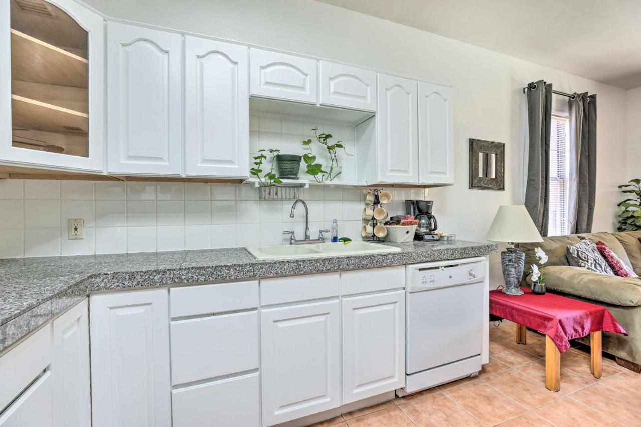 Cozy And Relaxing Eloy Apartment With Pool Access Экстерьер фото