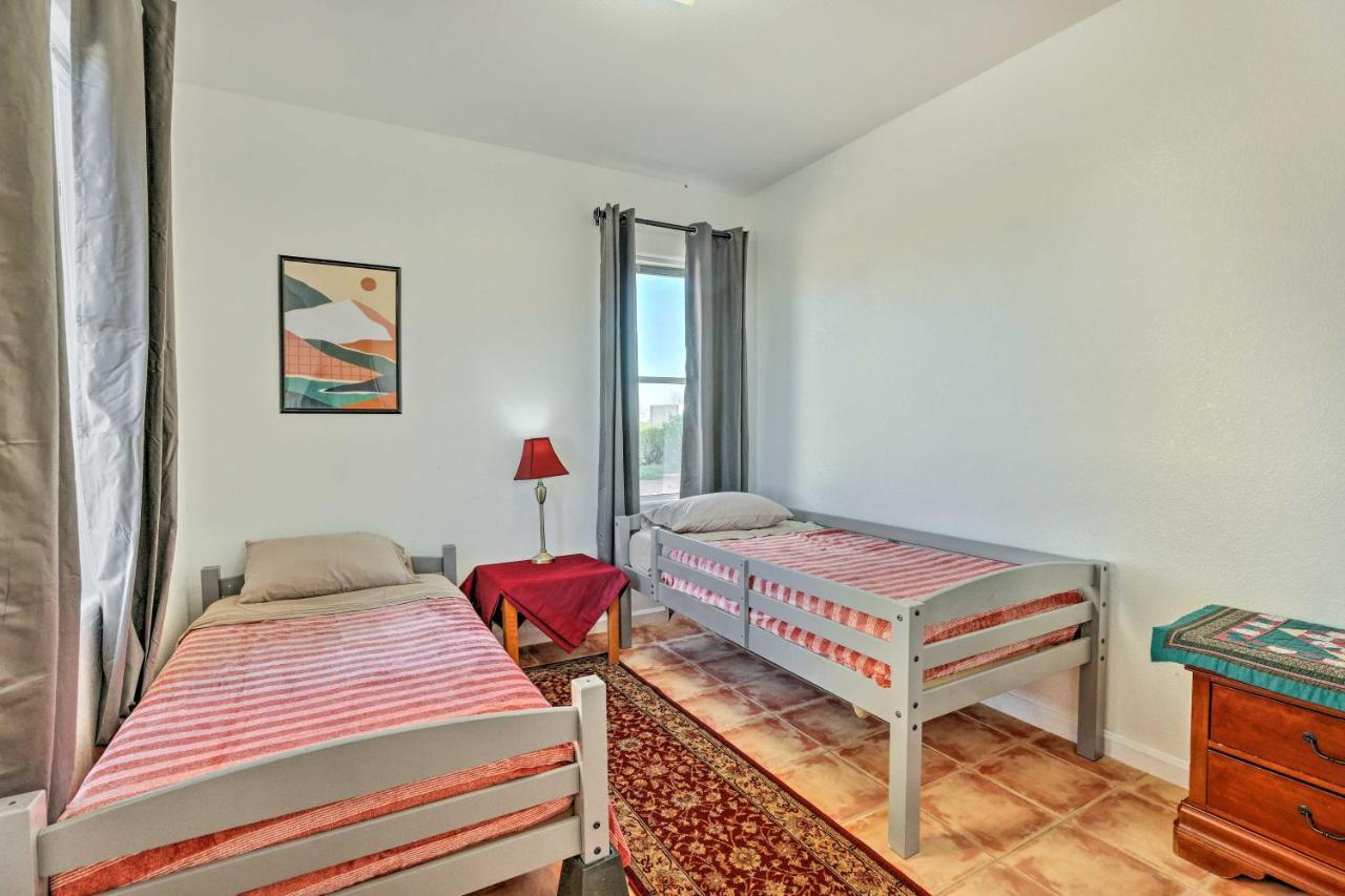 Cozy And Relaxing Eloy Apartment With Pool Access Экстерьер фото